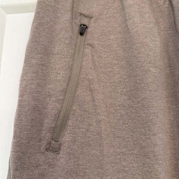 Like new Vuori Ponto Performance Jogger, size Large, color Walnut Heather - Picture 3 of 6